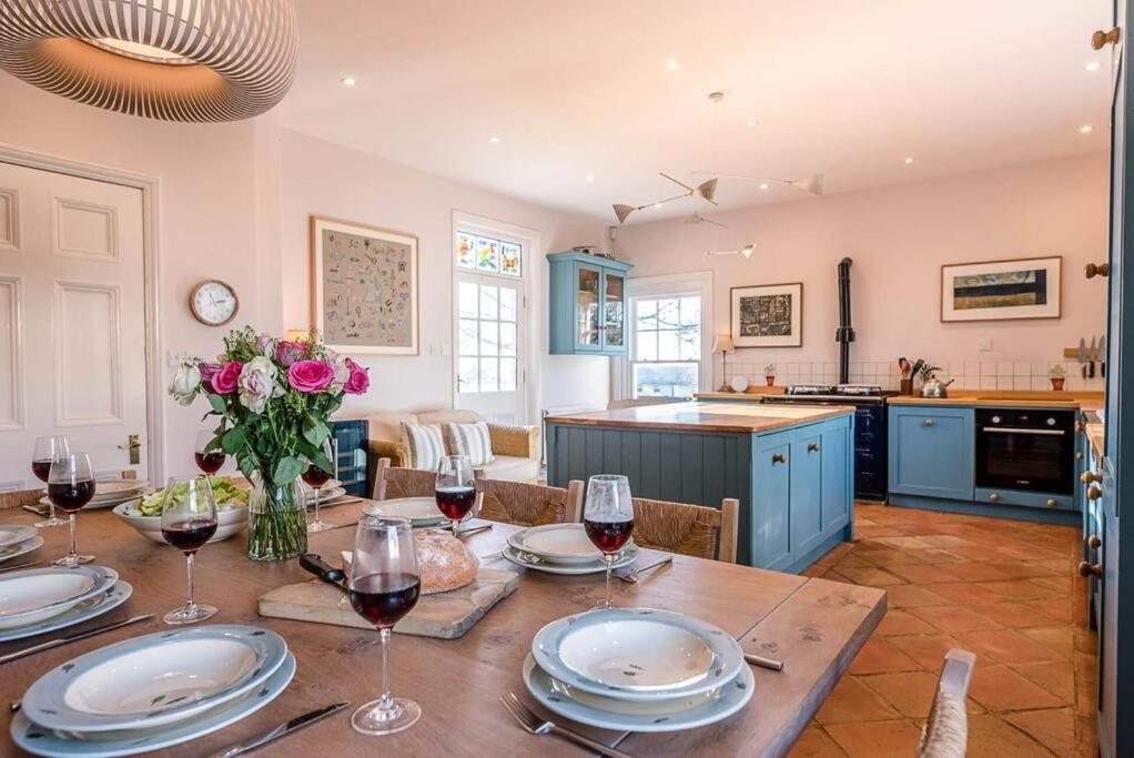 Kingsfield House, Aldeburgh Villa ภายนอก รูปภาพ